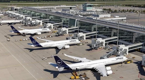 NJË DRON FLUTURON NË ZONËN E AEROPORTIT TË MYNIHUT/ Pezullohen përkohësisht fluturimet