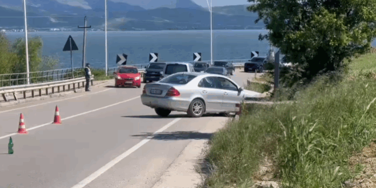 U PËRPLAS NGA MAKINA NË POGRADEC/ Ndërron jetë në spital i moshuari