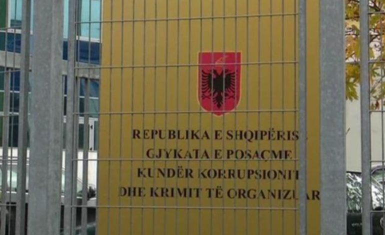 I MORËN 55 MIJË EURO TË PANDEHURIT PËR TA SHPËTUAR NGA BURGU/ GJKKO kalon për gjykim dy ish-prokurorët e Sarandës dhe 2 biznesmenët