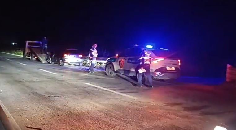 AKSIDENT NË AUTOSTRADËN FIER-LUSHNJË/ Përplasen dy automjete