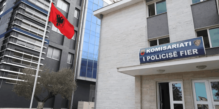 PLAGOSEN RËNDË DY TË RINJTË NË FIER/ Policia shpall në kërkim 36-vjeçarin. Ja çfarë ndodhi