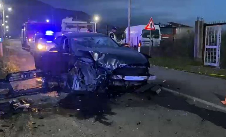AKAIDENT NË RRUGËN E VJETËR LEZHË-MILOT/ Lëndohen 3 persona! Pamje nga vendngjarja