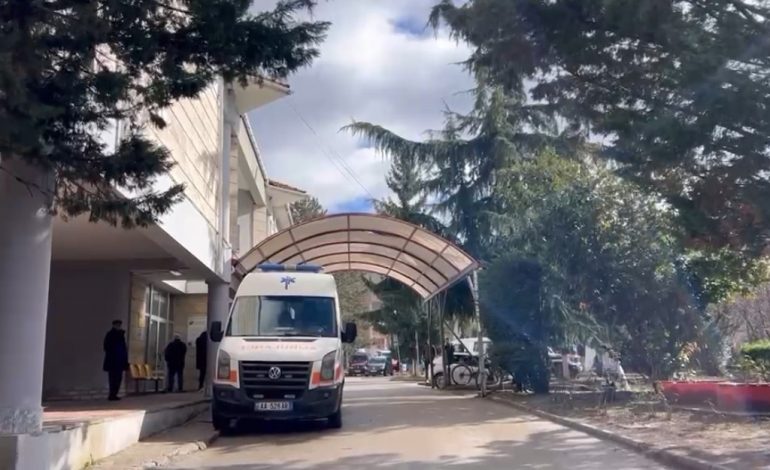ARRESTOHET MJEKU NË KORÇË/ U denoncua për ngacmim seksual nga një 21-vjeçare