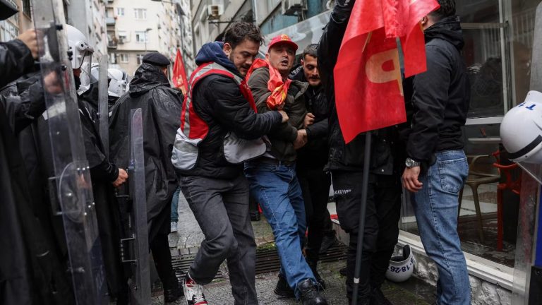 TURQI/ Policia arreston dhjetëra protestues në tubimin me rastin e 1 Majit në Stamboll
