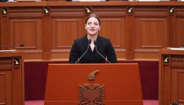 PAS PARALAJMËRIMIT TË KOÇEKUT/ Reagon avokati i Bajrajve: Deklarata të pabazuara, deputetja të paraqesë provat në institucione