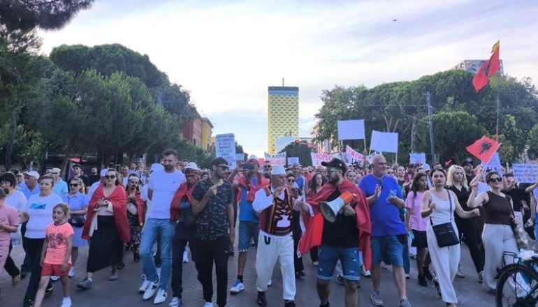“ZVËRNECI”/ Përçarja për Rinasin, vetëshpallen 3 nismëtarë të protestës