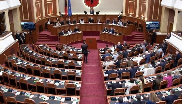 ME 84 VOTA PRO/ Miratohet amnistia penale, do lirohen 466 të dënuar, nuk përfitojnë subjektet e SPAK