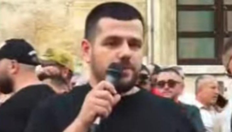 PROTESTA/ Qytetari: Ne kemi shpikur turizmin e protestave, po i tregojmë botës mikpritjen dhe qytetërimin tonë