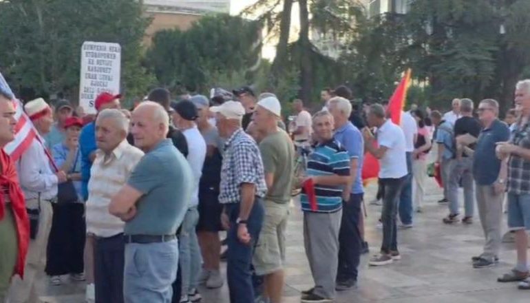 PROTESTA E 30 NË TIRANË/ Kërkohet largimi i Ramës e Berishës nga skena politike