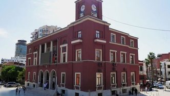 NUK KA MË PARKIME FALAS/ Bashkia Durrës i bën të gjitha rrugët me pagesë