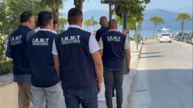 IMT VIJON AKSIONIN NË VLORË/ Shemben objekte që zënë hapësirat publike në qendër të qytetit