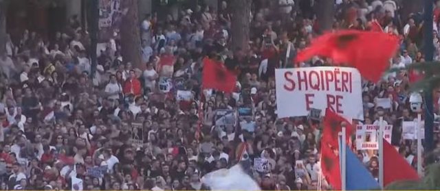 “MOS GUXO TA ÇOSH NË KONFLIKT CIVIL”/ Qytetarët mesazh Ramës: E dimë që ke futur patronazhistë