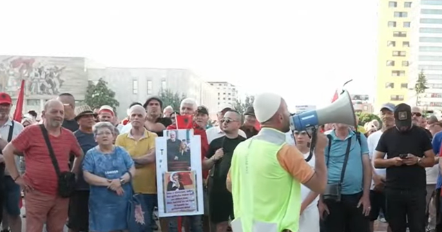 MOTI I NXEHTË DHE TEMPERATURAT E LARTA/ Ndryshon orari i protestës në Tiranë