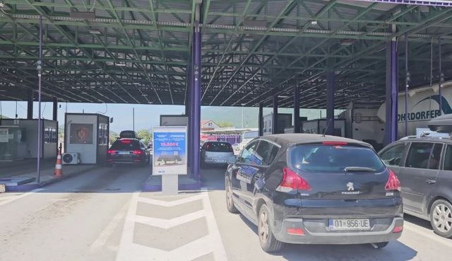 FLUKS NË MORINË/ Mbi 14 mijë persona ‘vërshojnë’ drejt Shqipërisë brenda 12 orëve për pushimet verore