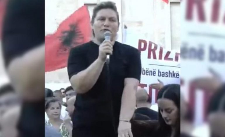 “DJALIN MUND TA KISHIM SOT NËSE…”/ Nëna e Martin Canit i bashkohet protestës: Kam 18 muaj që protestoj