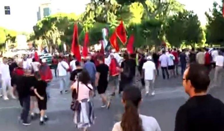 “REVOLUCION”/ Qytetarët në ditën e 6-të të protestës për Zvërnecin! Nis marshimi drejt Kryeministrisë