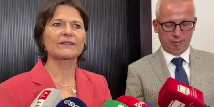 PROTESTAT NË TIRANË/ Ambasadorja zvicerane: Ne mbështesim Parlamentin dhe demokracinë