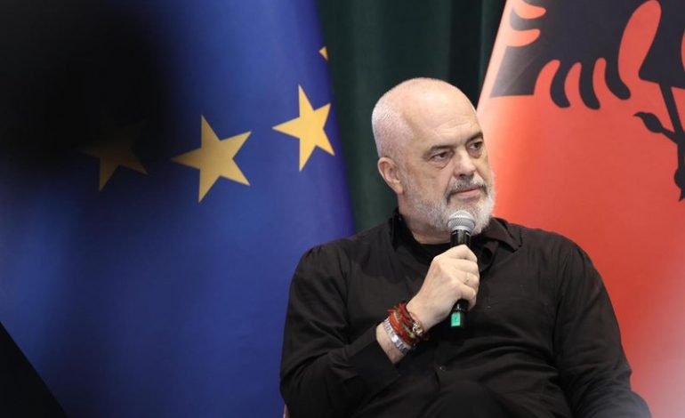 “AJATOLLAHËT I BASHKOHEN ZYRTARISHT PROTESTËS”/ Rama replika me zëdhënësin e Ministrisë së Jashtme iraniane: S’marrim leksione nga