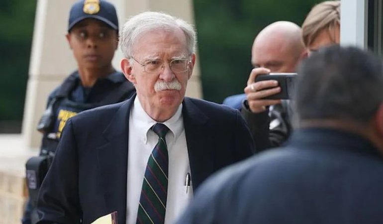 BURG DHE MILIONA DOLLARË GJOBË/ Ish-këshilltari i Trump pranon fajësinë për keqpërdorim të dokumenteve të klasifikuara