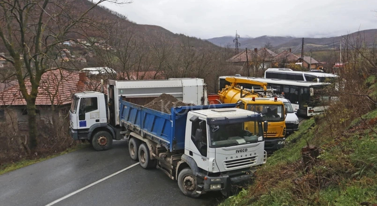 KOSOVË/ Ngrihet aktakuzë ndaj gjashtë serbëve për barrikadat në veri