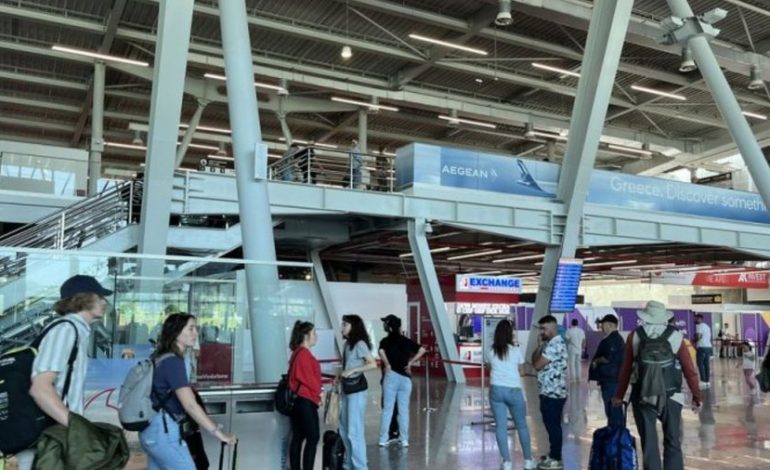 SEZONI VEROR/ Qeveria miraton rregulla të reja kufitare për menaxhimin e fluksit të udhëtarëve