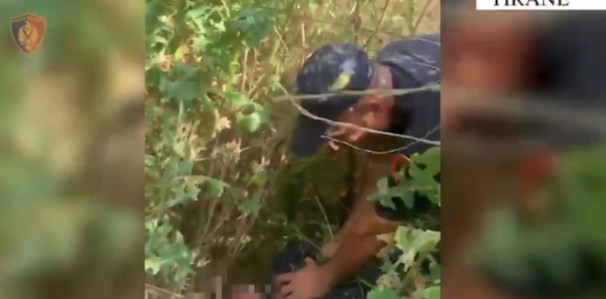 E PËSON KEQ/ Kërcënoi me thikë e grabiti taksistin, 27-vjeçari autor i 5 vjedhjeve të tjera