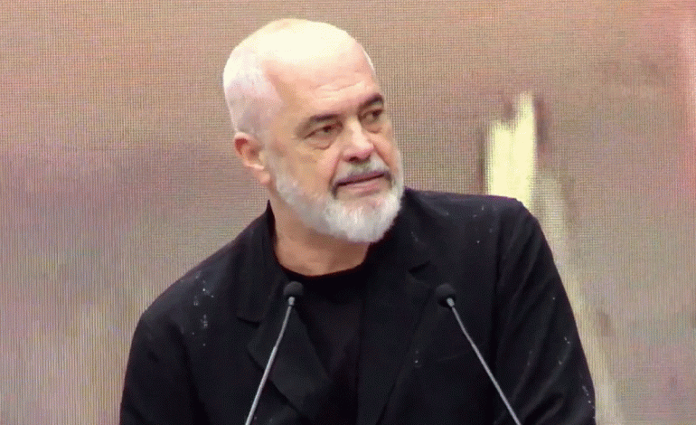 “FLAMINGOT MES PAQES…”/ Rama reagon sërish për protestuesit: Budallallëku që e ka mbajtur Shqipërinë peng 100 vjet…
