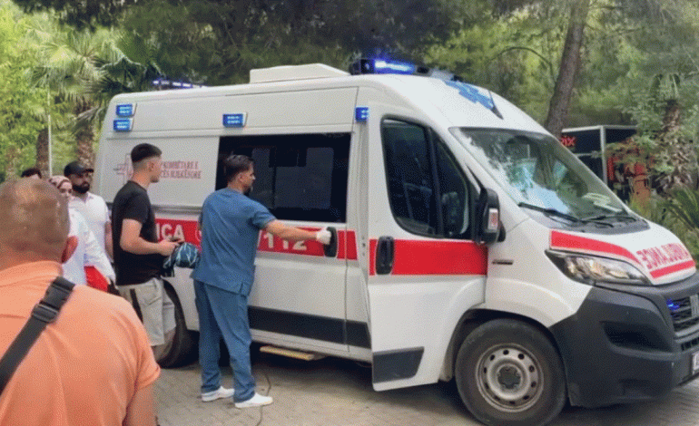 TRAGJEDIA NË SHËNGJIN/ Ndërrojnë jetë dy të rinj pasi u morën nga dallgët, dy në gjendje të rëndë