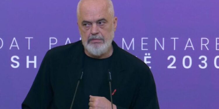 LARGIMI I KOÇEKUT/ Rama: Kalëruan këtë parti sa mundën, pastaj filluan t’i gjuajnë me këpucët e blera majë kalit