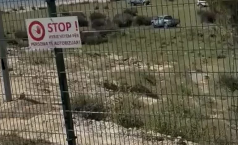 VIDEOLAJM/ Pas incidentit të dhunshëm në Zvërnec, hiqet teli me gjemba nga rrethimi i kantierit