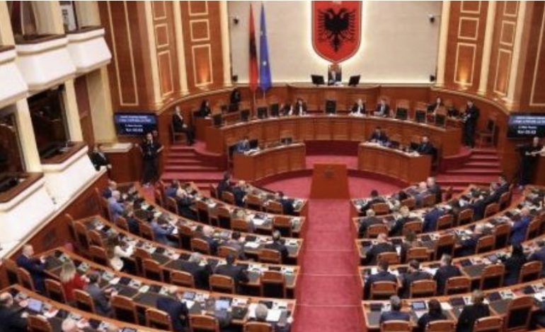 SOT SEANCË PLENARE NË KUVEND/ Diskutohet miratimi i përbërjes së komisioneve parlamentare