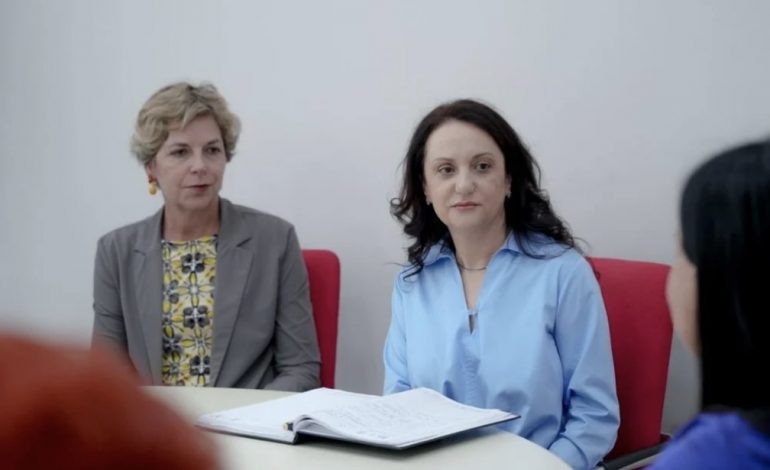 LIROHET NGA DETYRA DREJTORESHA E QSUT/ Kush do ta zëvendësojë Anxhela Paparizon