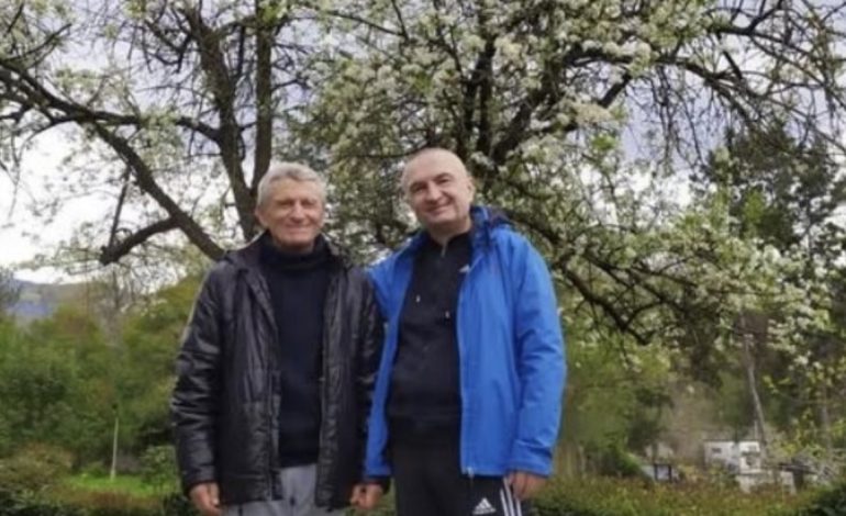 ILIR META DEL NGA QELIA/ Ish-presidenti do të shoqërohet drejt Skraparit për t’i dhënë lamtumirën e fundit babait të tij