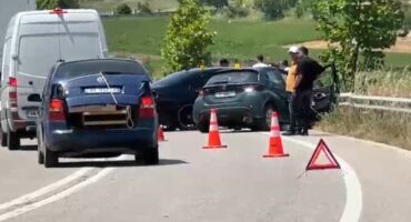 AKSIDENT I SHUMËFISHTË NË AKSIN RRUGOR LEVAN-TEPELENË/ Tre të plagosur, mes tyre edhe dy shtetas gjermanë