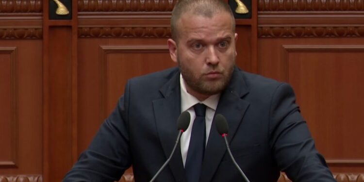 “BËNI TEATËR ME ZVËRNECIN”/ Deputeti socialist sulmon opozitën: Nuk folët kur duhej, dolët për show