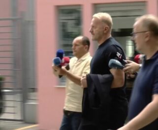 VILA E BALLUKUT E FSHEHUR NË EMËR TË TIJ/ Pas më shumë se 5 orësh, Igli Tare del nga ambientet e SPAK, ‘kyç’ gojën për mediat