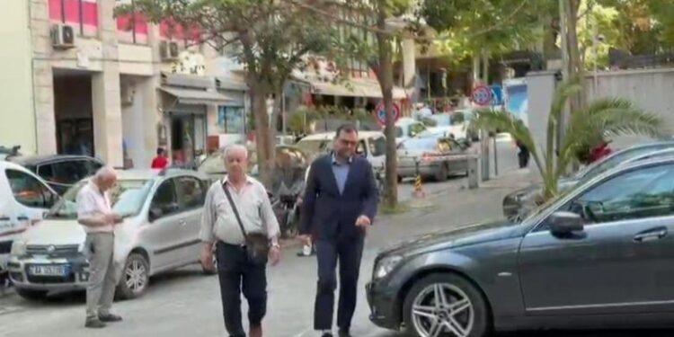 DETAJET E PARA/ Drejtori i Hekurudhës Ergys Verdho paraqitet në SPAK, shoqërohet nga avokati