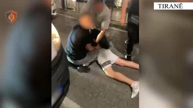 E PËSON KEQ/ Mbi 1 kg heroinë në makinë, arrestohen dy persona në Tiranë