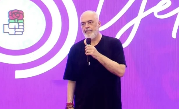 “ULE ATË PARULLËN”/ Rama në Elbasan: Ata në Vlorë janë pro e zhvillimit, mos i ngatërroni gjërat