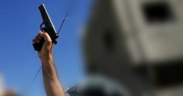 TË SHTENA ME ARMË ZJARRI NE VLORË/ Plagoset një person! Autori dyshohet të ketë qëlluar nga motori
