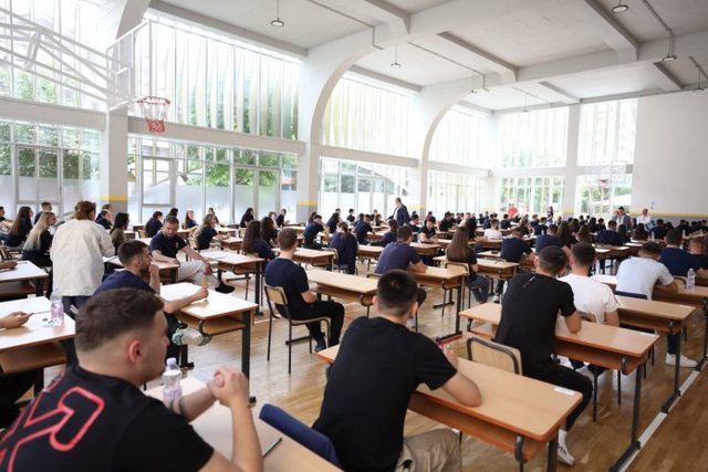RREGULLAT/ Matura Shtetërore 2026 nis në gjithë vendin, mbi 26 mijë maturantë në provime