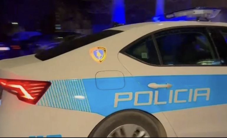 PAS DISA JAVËSH I SHPALLUR NË KËRKIM/ Vetëdorëzohet në Policinë e Sarandës ish-oficer i krimeve për zonën e Ksamilit