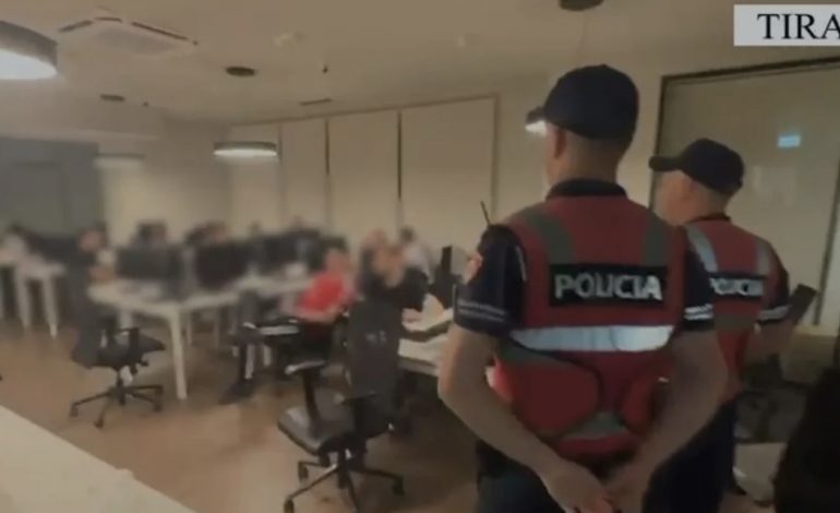 ZBULOHET NJË CALL CENTER NË KRYEQYTET/ Arrestohen në flagrancë 4 organizatorë, nën hetim 49 punonjës
