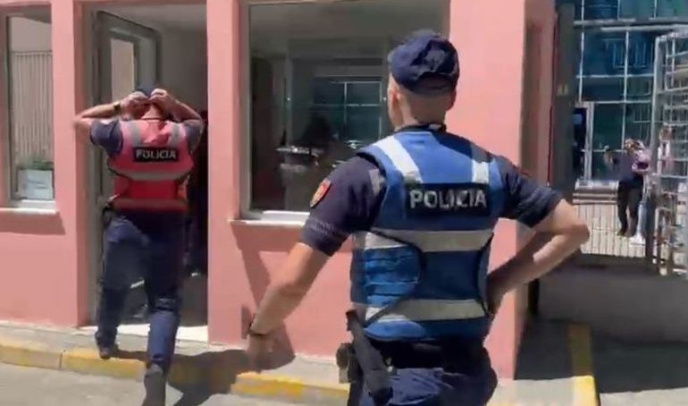 SHERRI NË GJKKO/ Zbardhet dinamika: 3 vëllezërit Bushgjokaj rrahën Petrit Çakrajn pasi dëshmoi kundër tyre