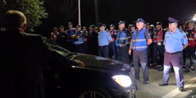 ZBULOHET MESAZHI QË NDRYSHOI RRJEDHËN E PROTESTËS/ Studenti nga Serbia propozoi bllokimin e autostradës