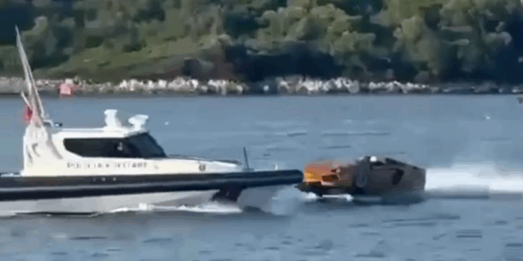 TRAGJEDIA NË KSAMIL/ Momenti kur 20-vjeçari përplaset me shpejtësi me skafin e Policisë