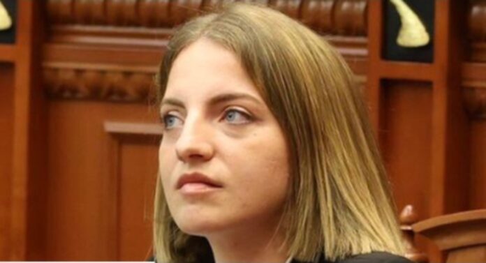 KËRCËNIM NDAJ FAMILJES? Mesazhi i Marjana Koçeku për Bajrat e Shkodrës: S’kam me lanë pa ju shkatërrue, sa ta kem jetën