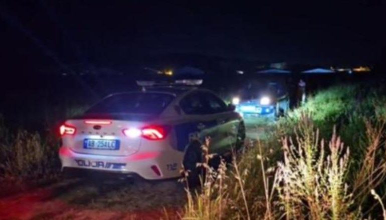 “MË PUSHKATONI…”/ Gjykata në Durrës lë në burg 76-vjeçarin Muhamet Rreshka, akuzohet se vrau me thikë vëllain pas sherrit për një copë rrugë