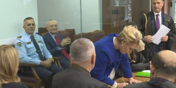 “ME THASHETHEMET E BLUSHIT MERRESH TI?” Sherr mes Kryemadhit dhe Metës në gjykatë: Boll se nuk duroj më…
