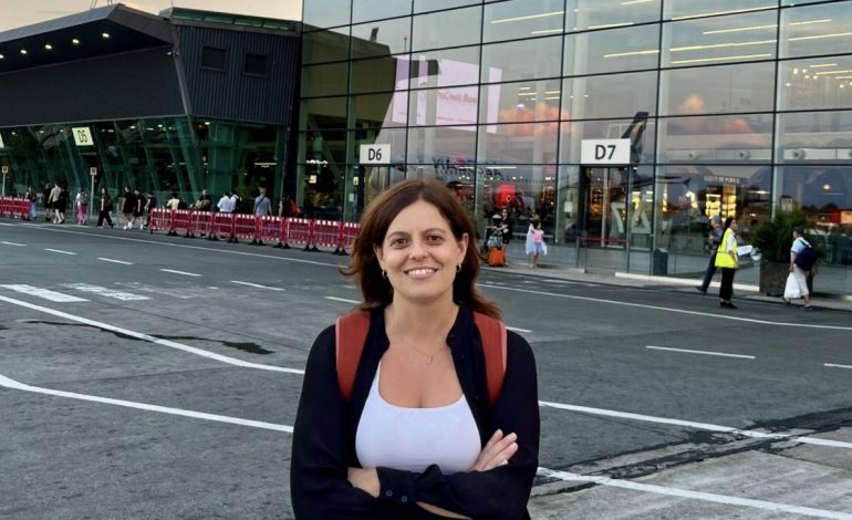 FOTOLAJM/ Eurodeputetja italiane Ilaria Salis mbërrin në Tiranë, i bashkohet protestës kundër Ramës
